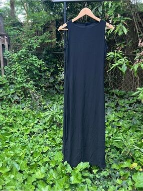 Black City Triangle Sleeveless Maxi Dress
